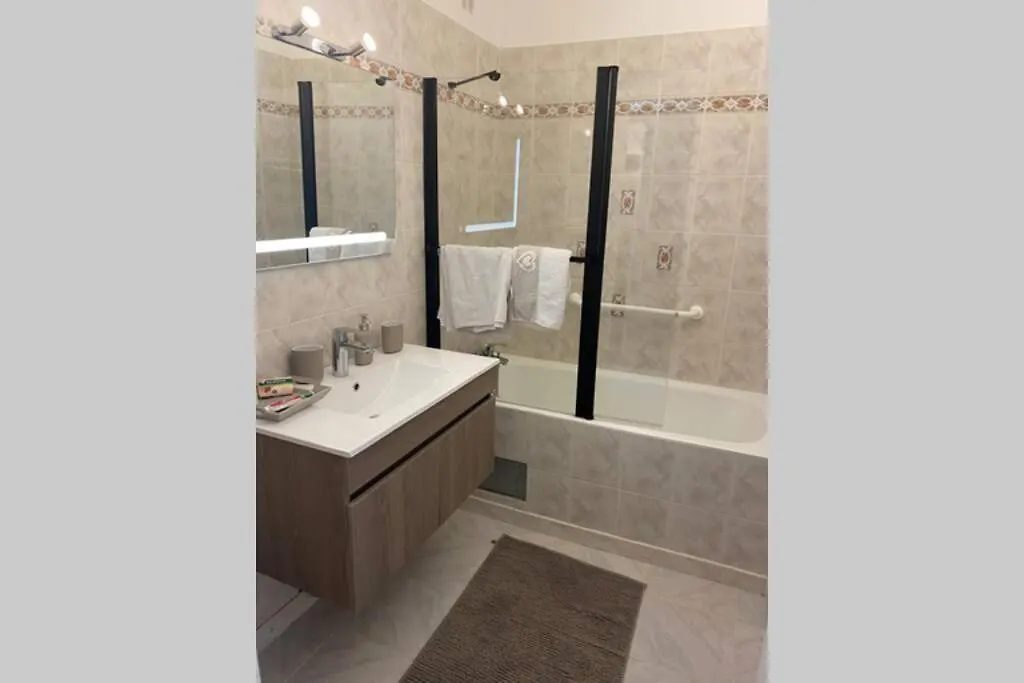 Appartement A 200M De La Plage,300M Des Commerces Saint-Raphaël Apartamento